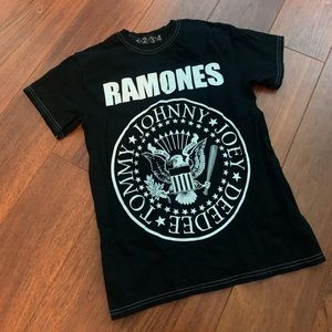 graphic tee • size small